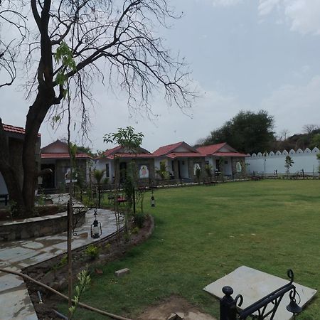 Keshav Resort อุเดเปอร์ ภายนอก รูปภาพ