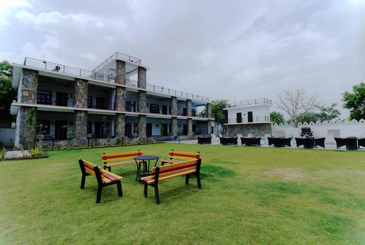 Keshav Resort อุเดเปอร์ ภายนอก รูปภาพ