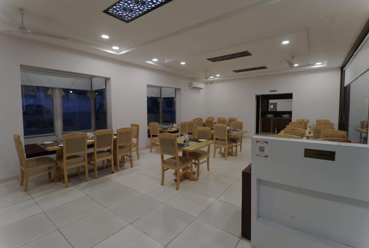 Keshav Resort อุเดเปอร์ ภายนอก รูปภาพ