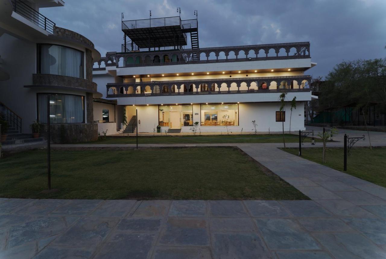 Keshav Resort อุเดเปอร์ ภายนอก รูปภาพ
