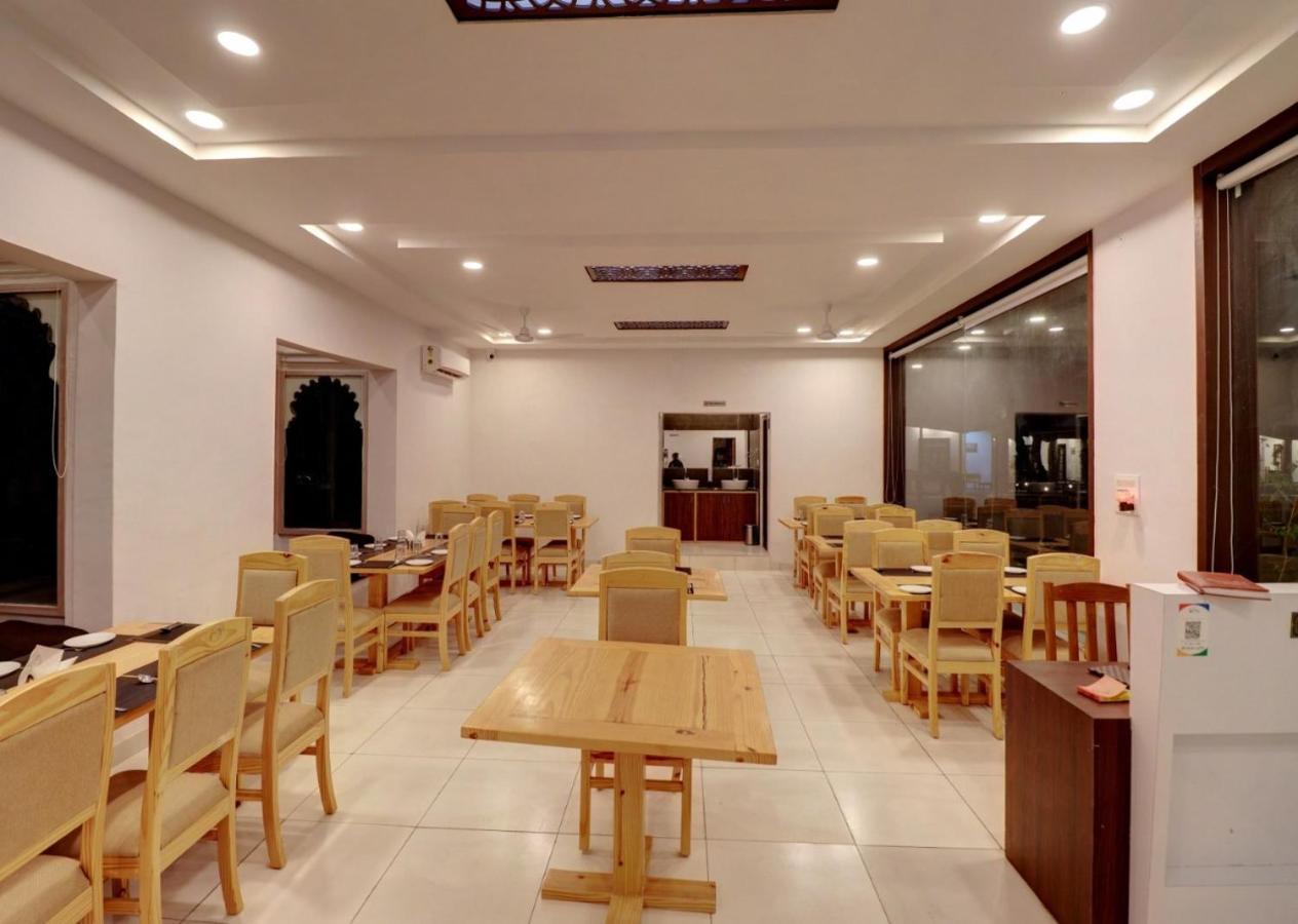 Keshav Resort อุเดเปอร์ ภายนอก รูปภาพ