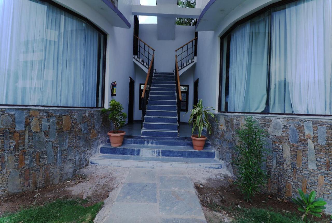 Keshav Resort อุเดเปอร์ ภายนอก รูปภาพ