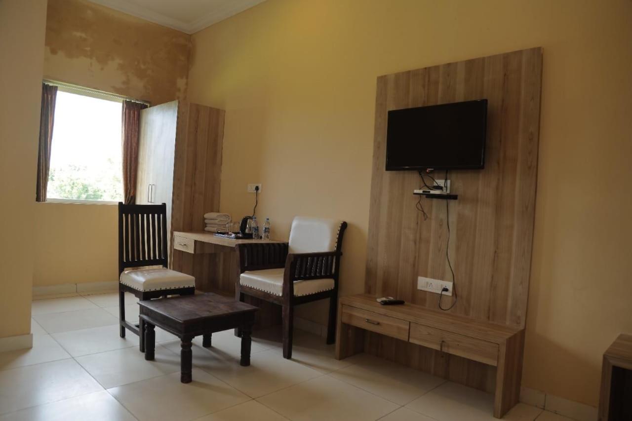 Keshav Resort อุเดเปอร์ ภายนอก รูปภาพ