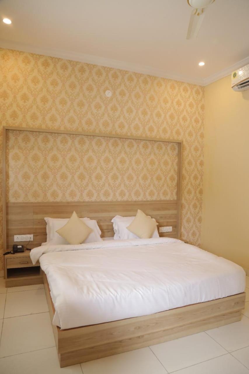Keshav Resort อุเดเปอร์ ภายนอก รูปภาพ