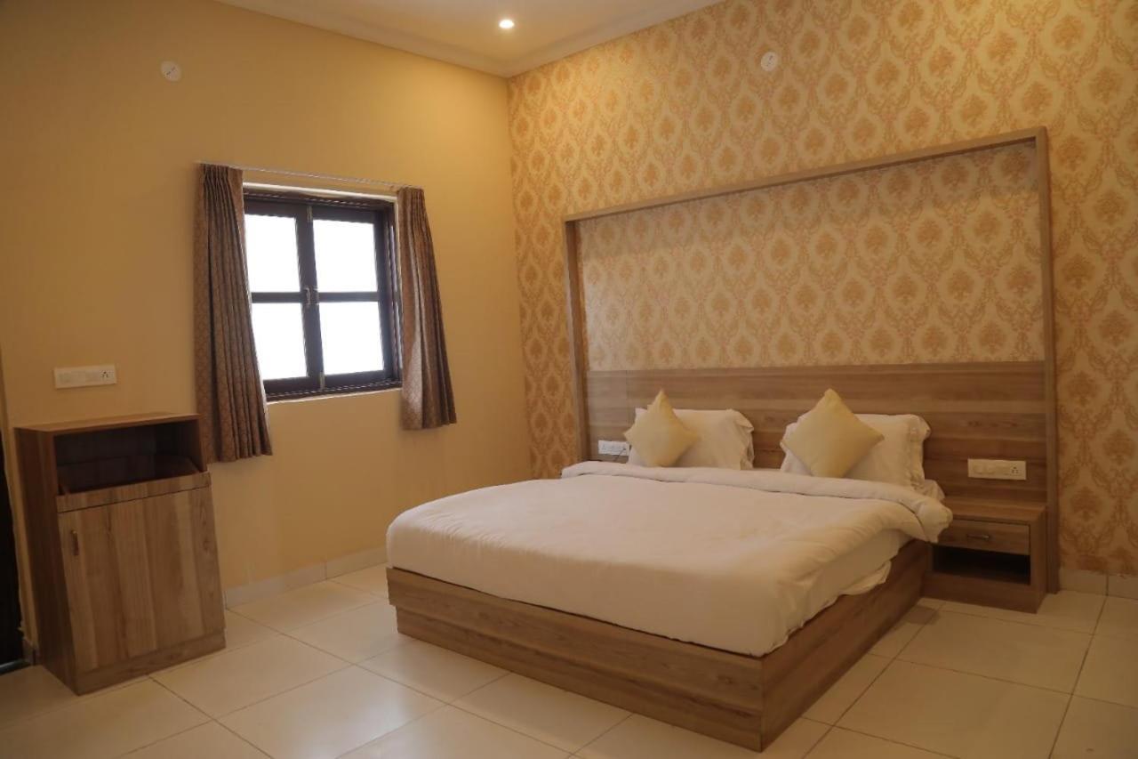 Keshav Resort อุเดเปอร์ ภายนอก รูปภาพ