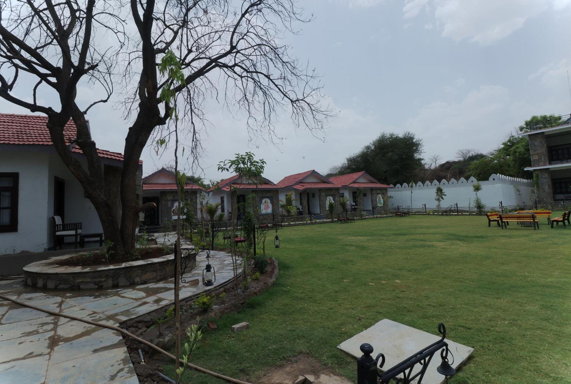 Keshav Resort อุเดเปอร์ ภายนอก รูปภาพ
